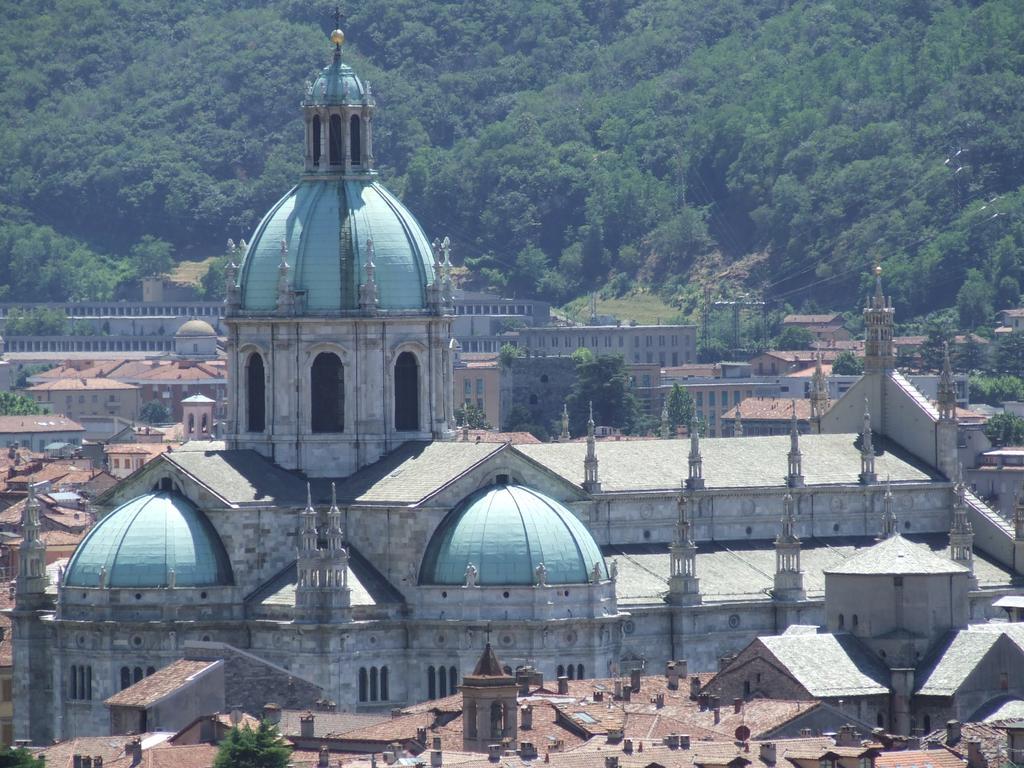 Victoria Hotels Carso Camnago Volta Kültér fotó